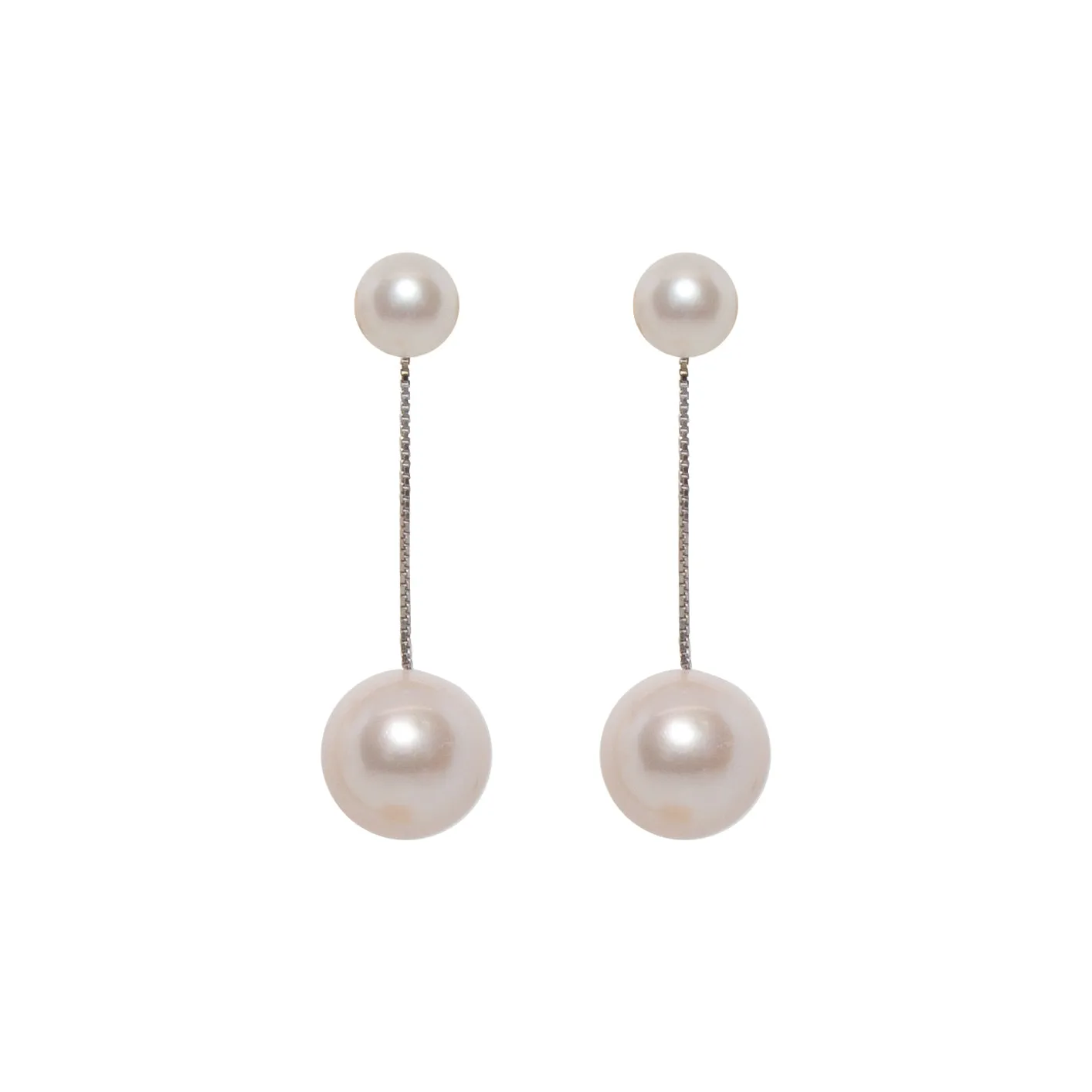 Short Silver Gleaming Pearl Earrings